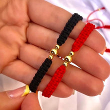 Cargar imagen en el visor de la galería, Pareja Pulsera Tejida Black &amp; Red
