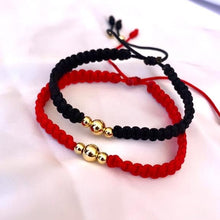 Cargar imagen en el visor de la galería, Pareja Pulsera Tejida Black &amp; Red
